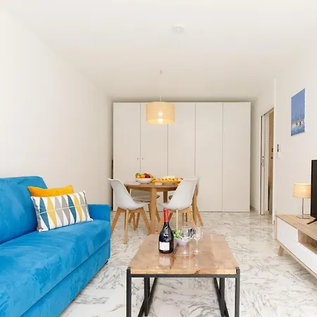 Blue Yourhosthelper Apartment *