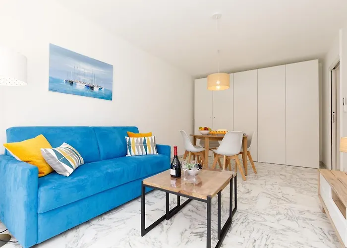 Blue Yourhosthelper *