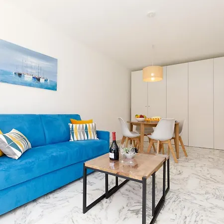 Blue Yourhosthelper *