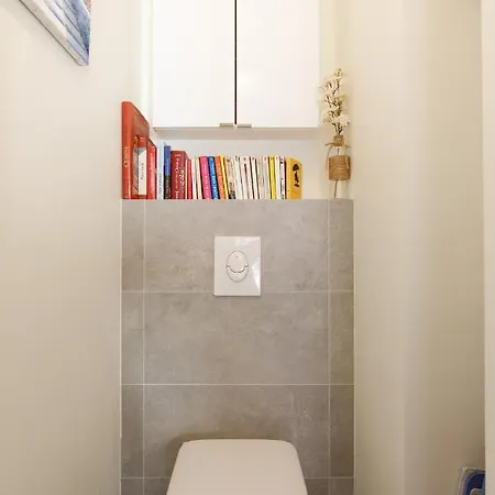 Blue Yourhosthelper Канны