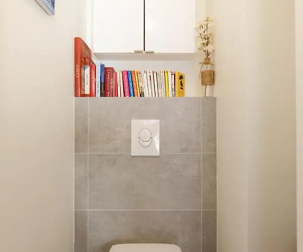 Blue Yourhosthelper 칸느