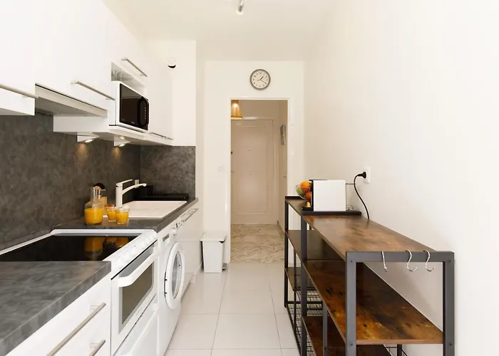 Blue Yourhosthelper *